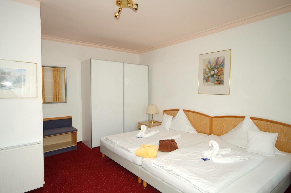 Wellness Hotel Garni Krone 바이에르스브론 객실 사진