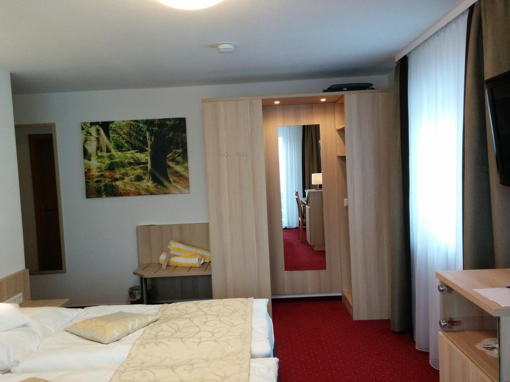 Wellness Hotel Garni Krone 바이에르스브론 외부 사진