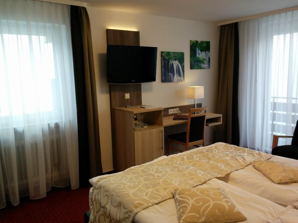 Wellness Hotel Garni Krone 바이에르스브론 외부 사진